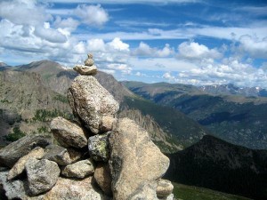 800px-Cairn_on_Flattop_Mountain-300x225